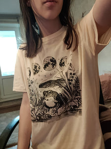 Women's Cottagecore Aesthetic - Frog - Moon T-Shirt